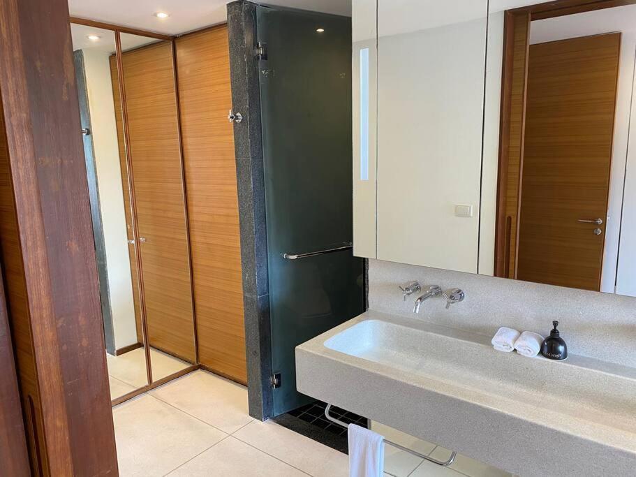 Beachfront 2 Bedroom Luxury Condo Chava Surin エクステリア 写真